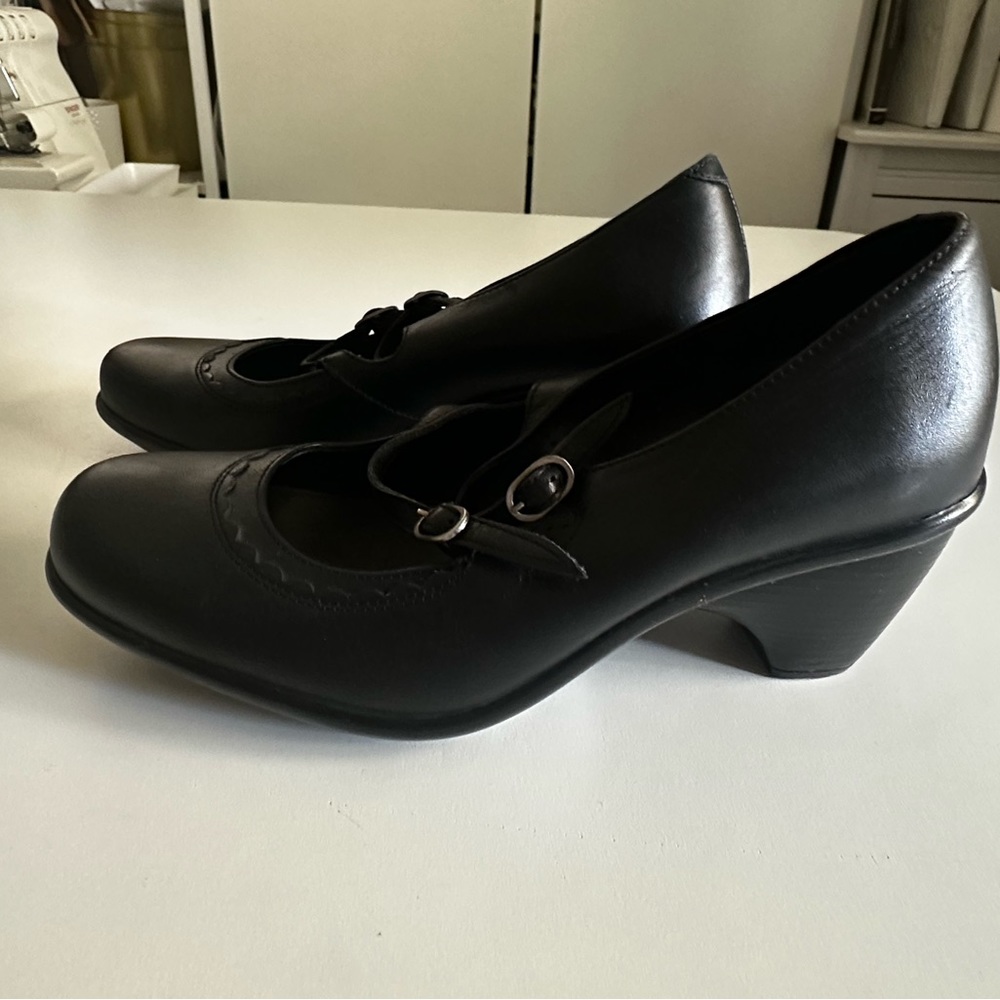 Dansko Babette Mary Janes size 37